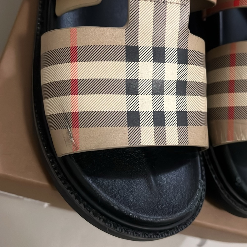AUTHENTIC KIDS BURBERRY SHOES SIZE 35 EUROPE/ 4 BIG KID - Picture 7 of 9